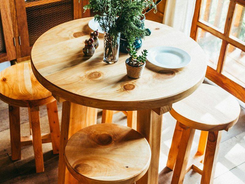 Comedor rústico en madera, estilo de referencia que fabricamos a medida en Armenia Quindío